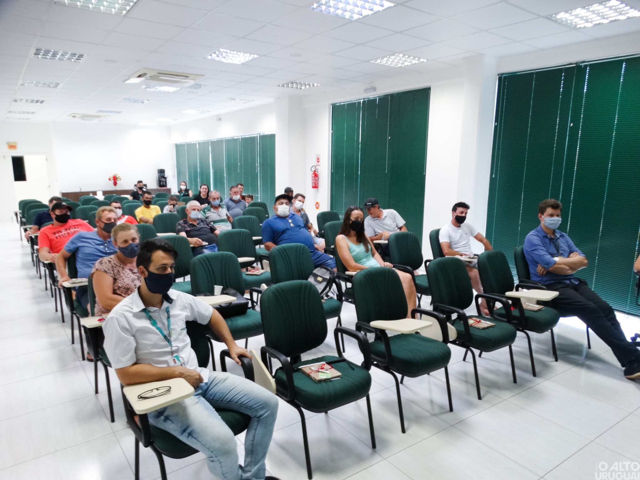 Sicoob Oestecredi apresenta benefícios dos cartões SicoobCard