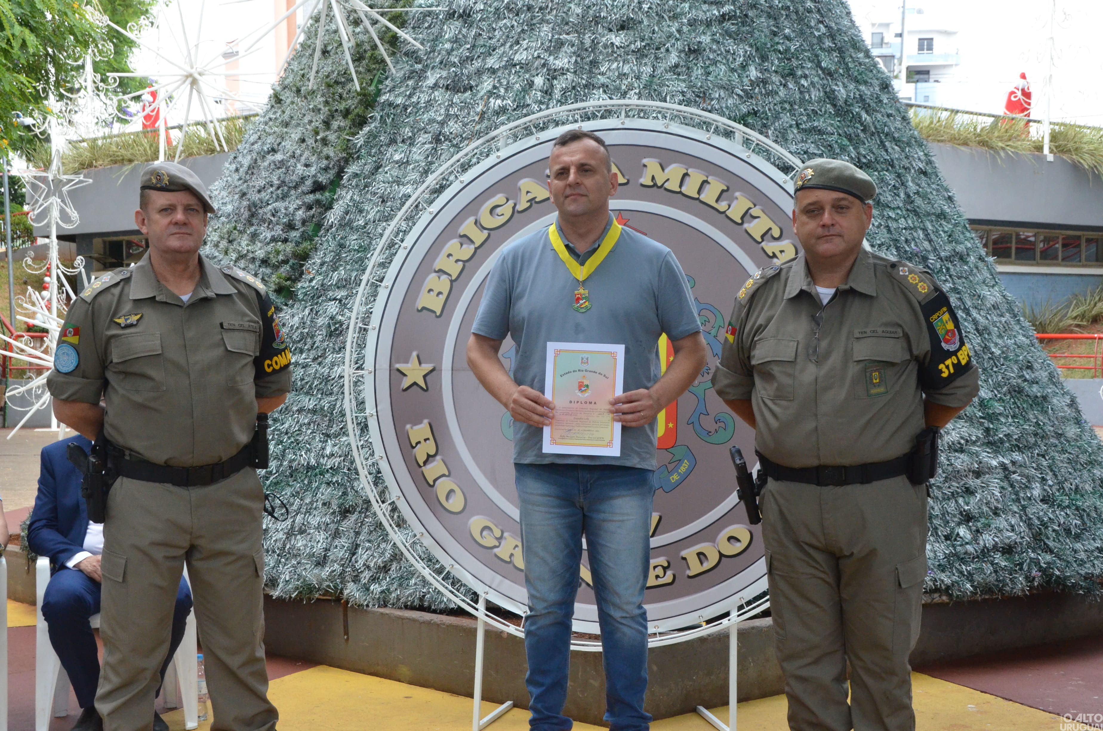 37º BPM realiza cerimônia de entrega de comendas a homenageados