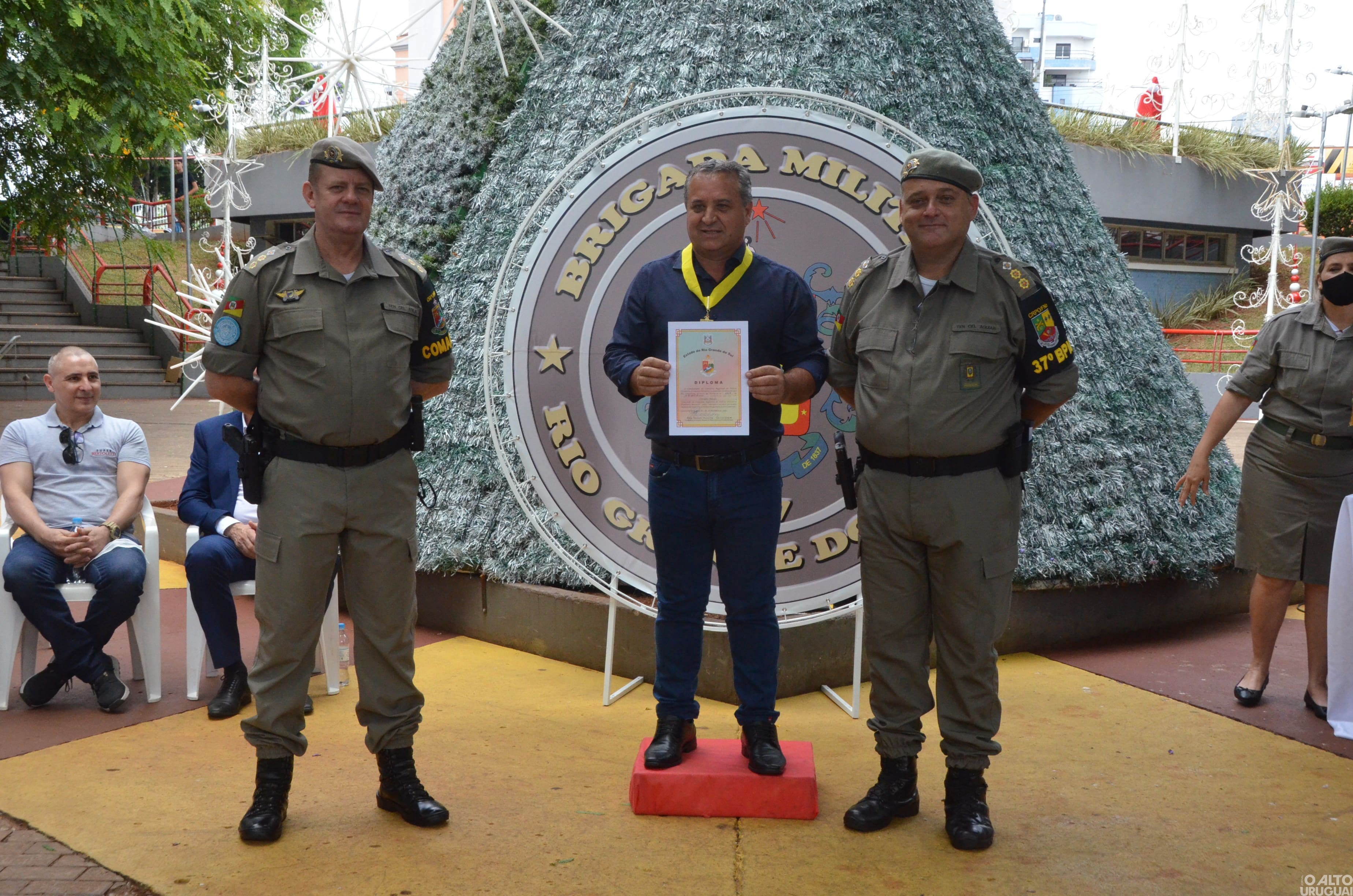 37º BPM realiza cerimônia de entrega de comendas a homenageados