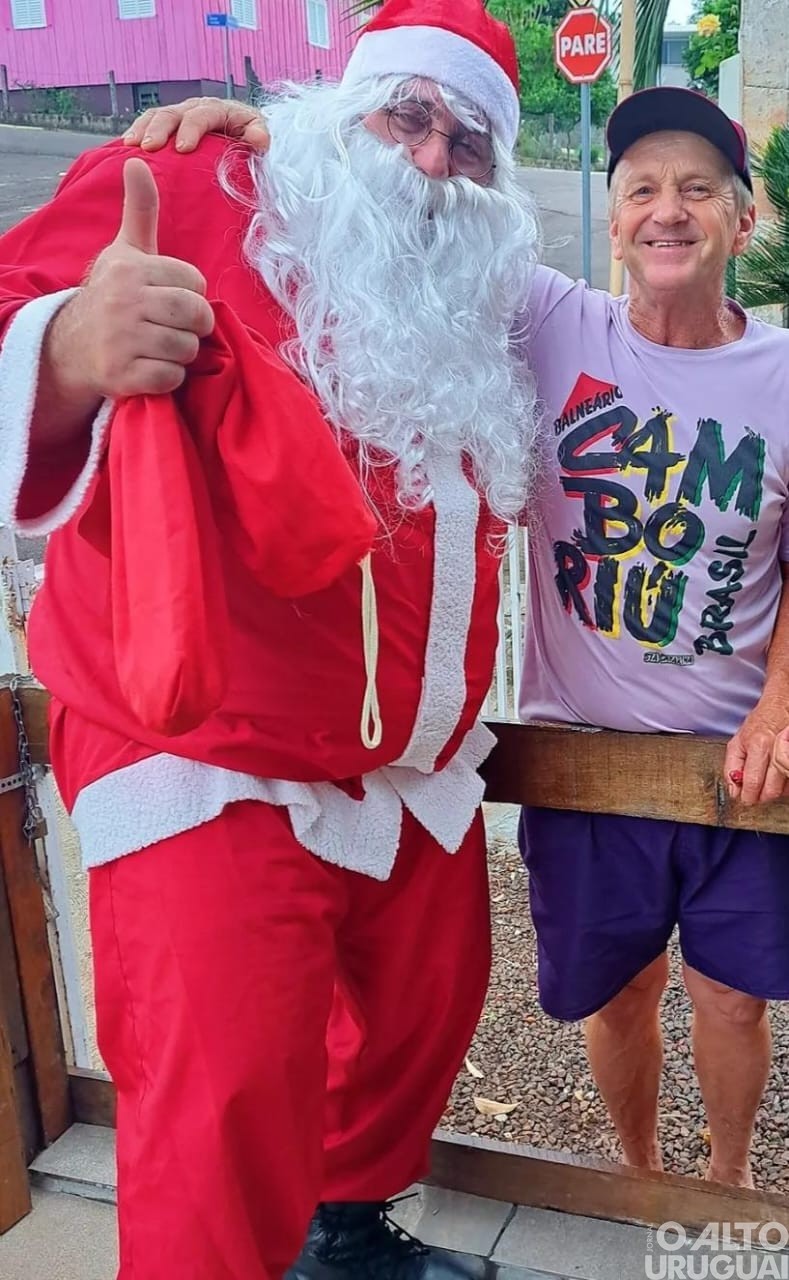 Morador de Pinhal se destaca pela decoração da casa no Natal