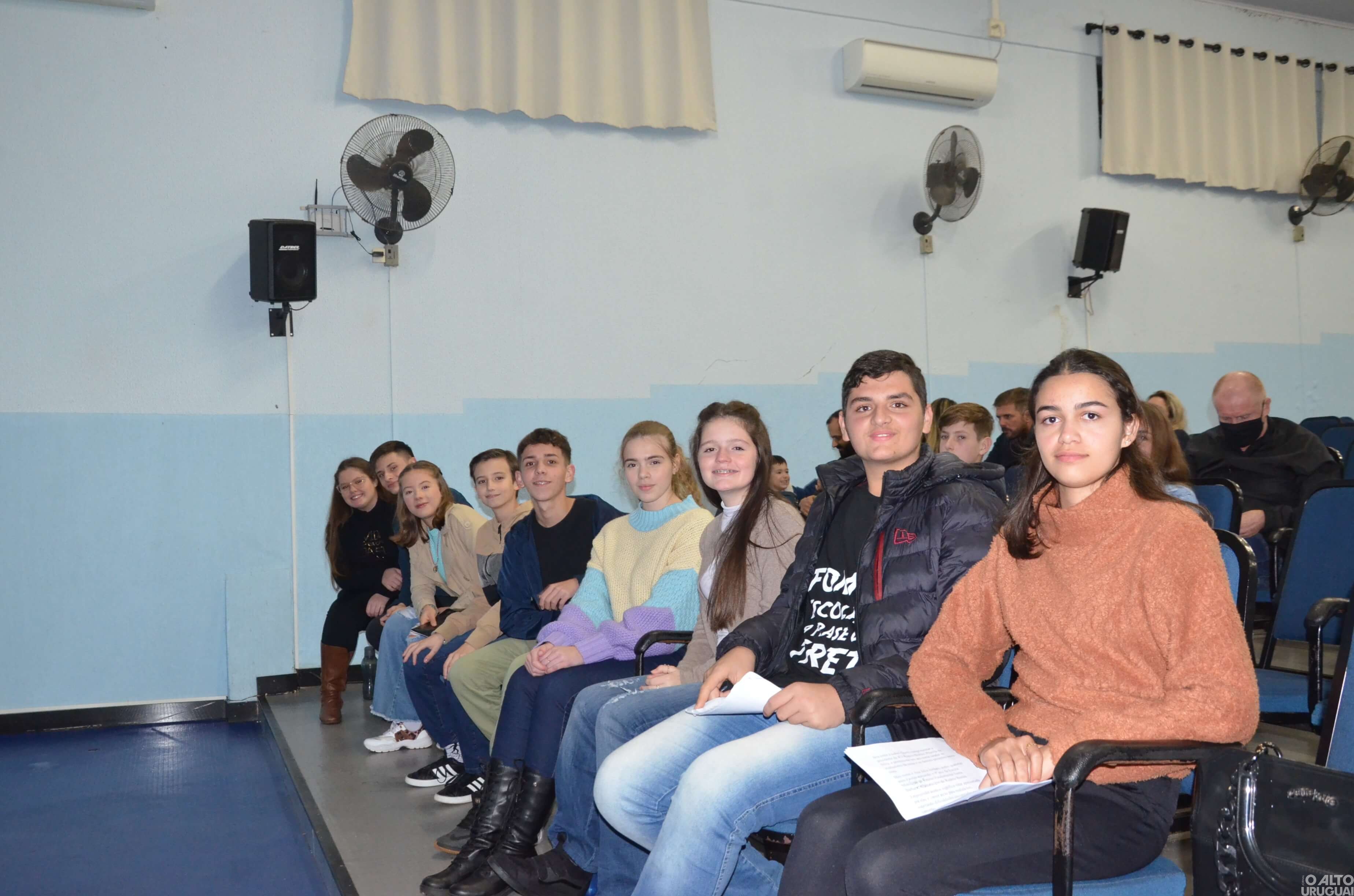 Três estudantes são premiadas na final municipal do Oratória nas Escolas em Rodeio Bonito