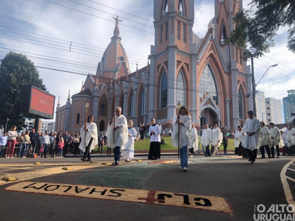 Fiéis celebram Corpus Christi em FW