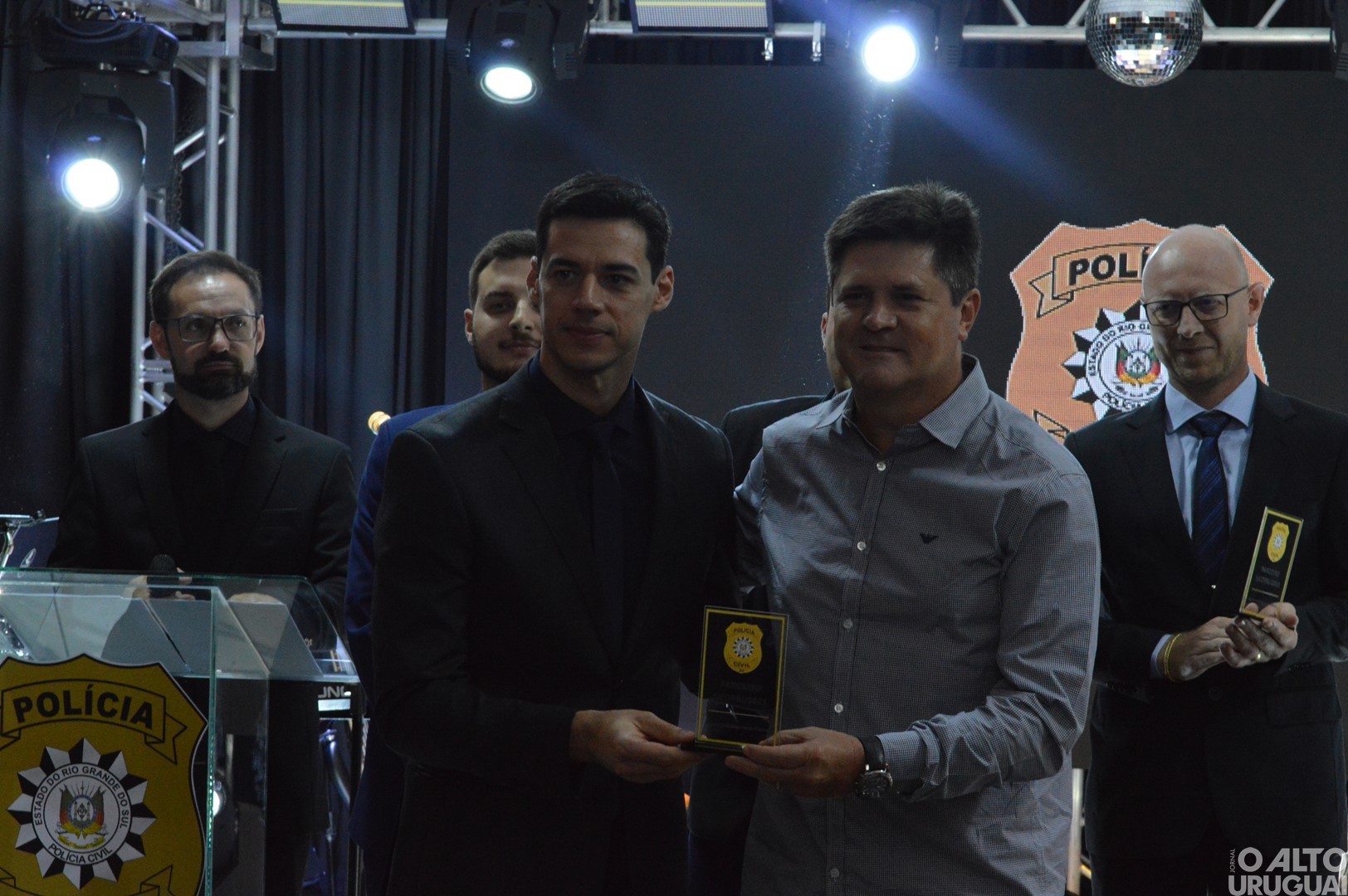 Baile Golden Night homenageia parceiros da Polícia Civil