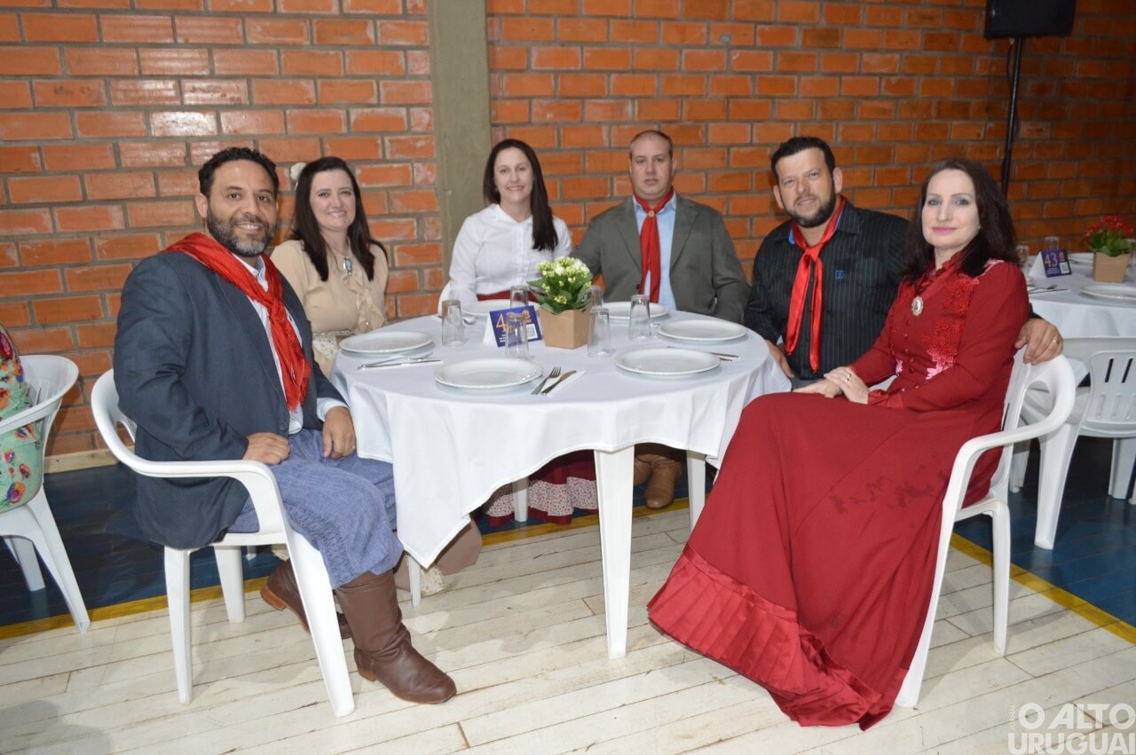 Jantar marca 40 anos da Apae-FW