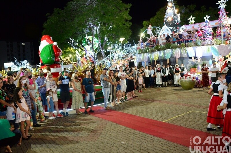 Apresentações do Centro Cultural 25 de Julho marcam noite do Frederico em Luz