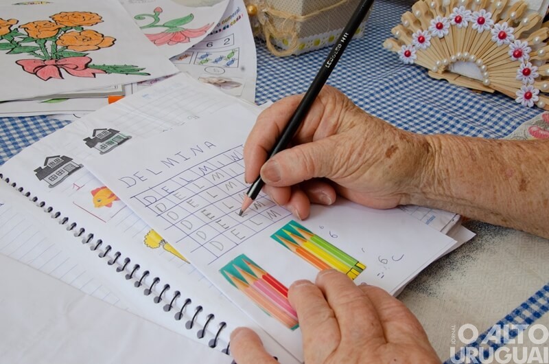 Pinhal: aluna de 86 anos dá exemplo de superação