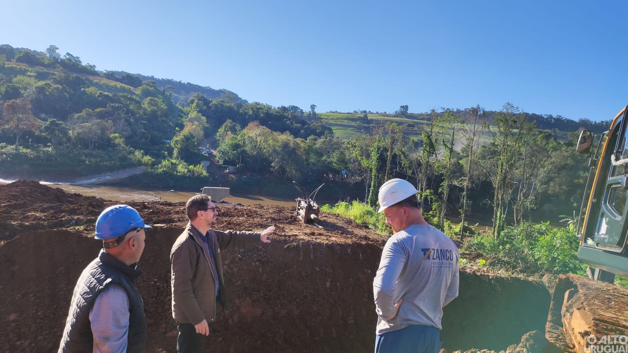 Iniciados os trabalhos para a reconstrução da ponte sobre o rio da Várzea em Rodeio Bonito
