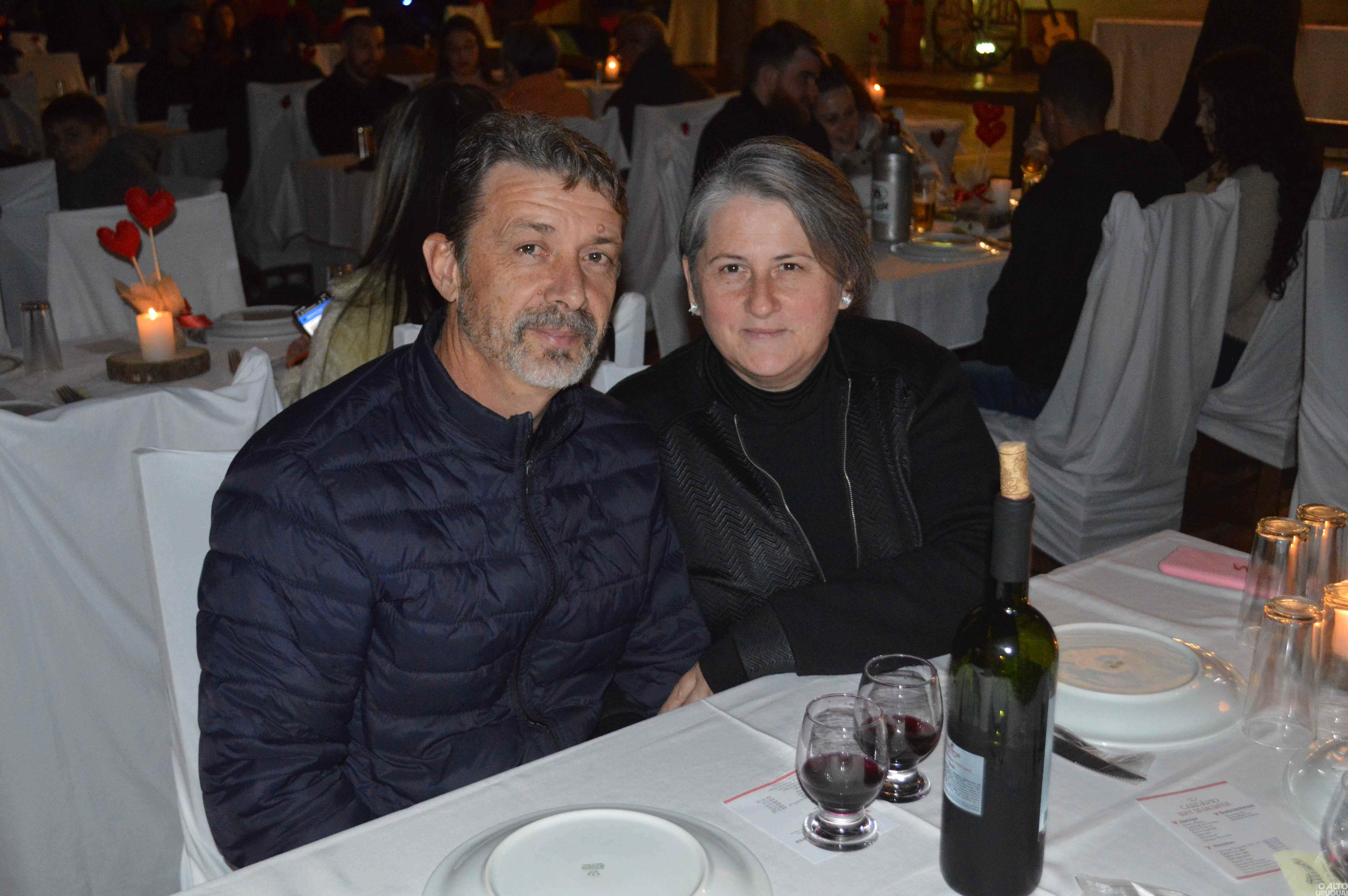 Noite do Galanteio reúne casais no CTG Rodeio da Querência