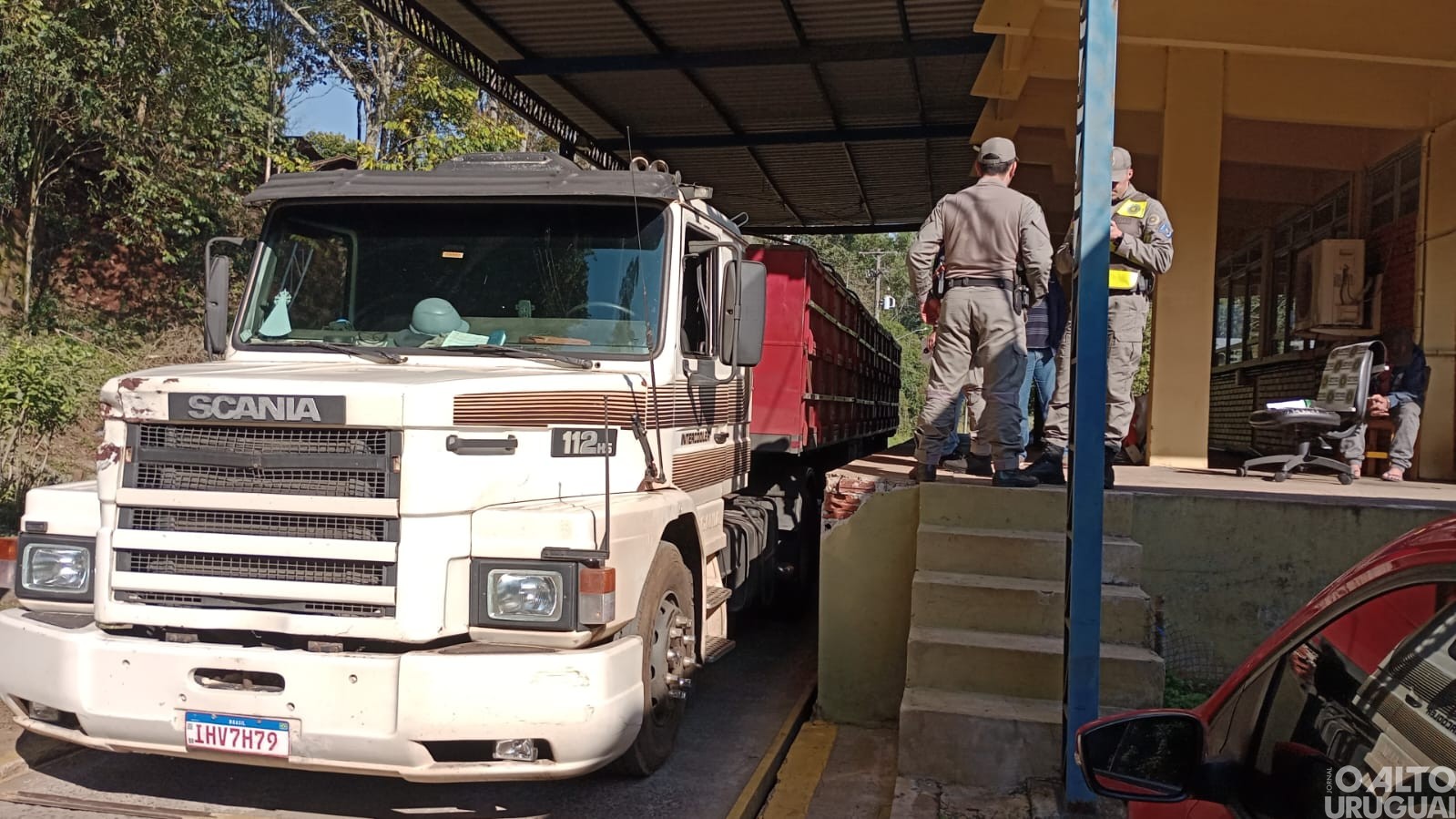 Analistas tributários da Receita Estadual e Batalhão Fazendário de Iraí apreendem seis toneladas de maconha