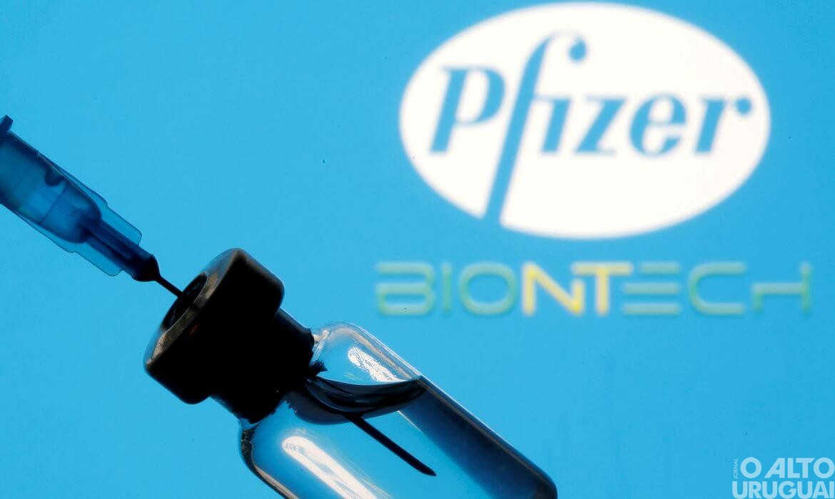 Pfizer diz que proteção contra Ômicron necessita três doses