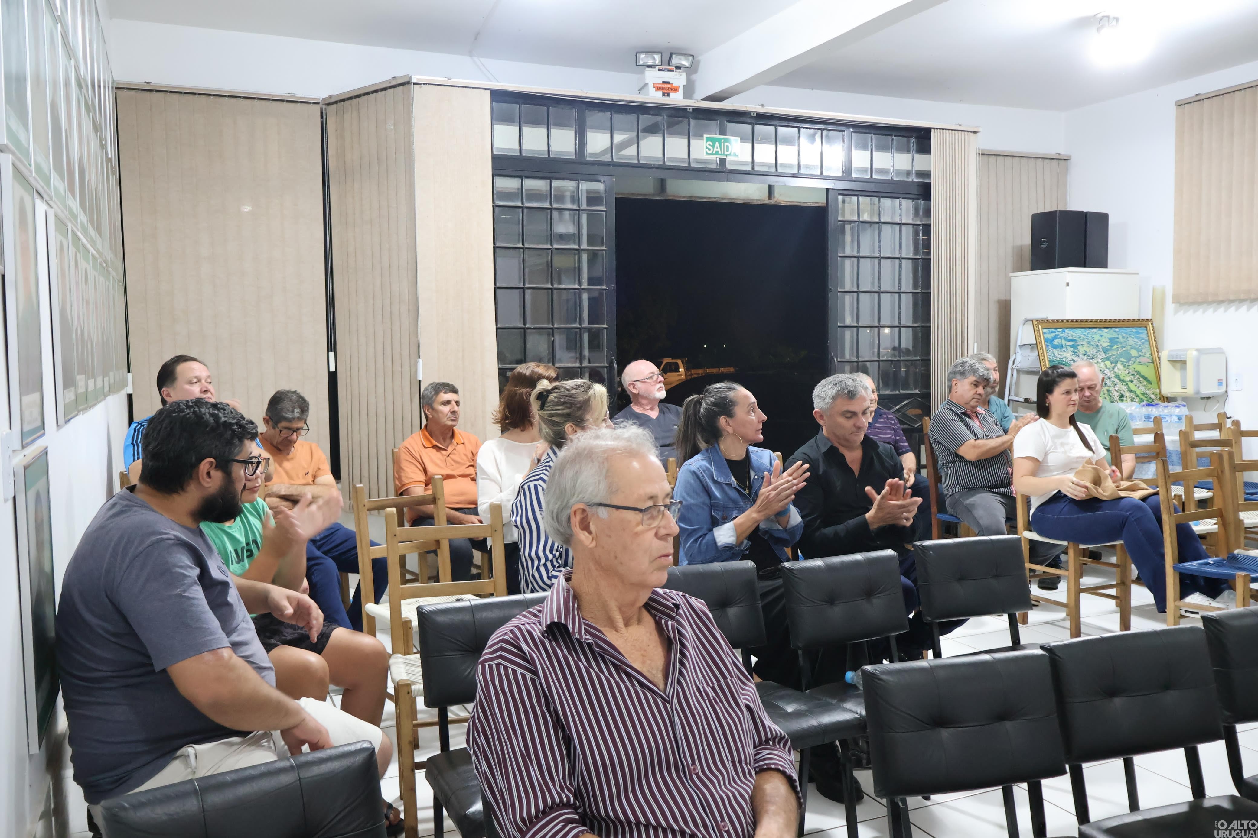 Empresários são homenageados pela Câmara de Vicente Dutra