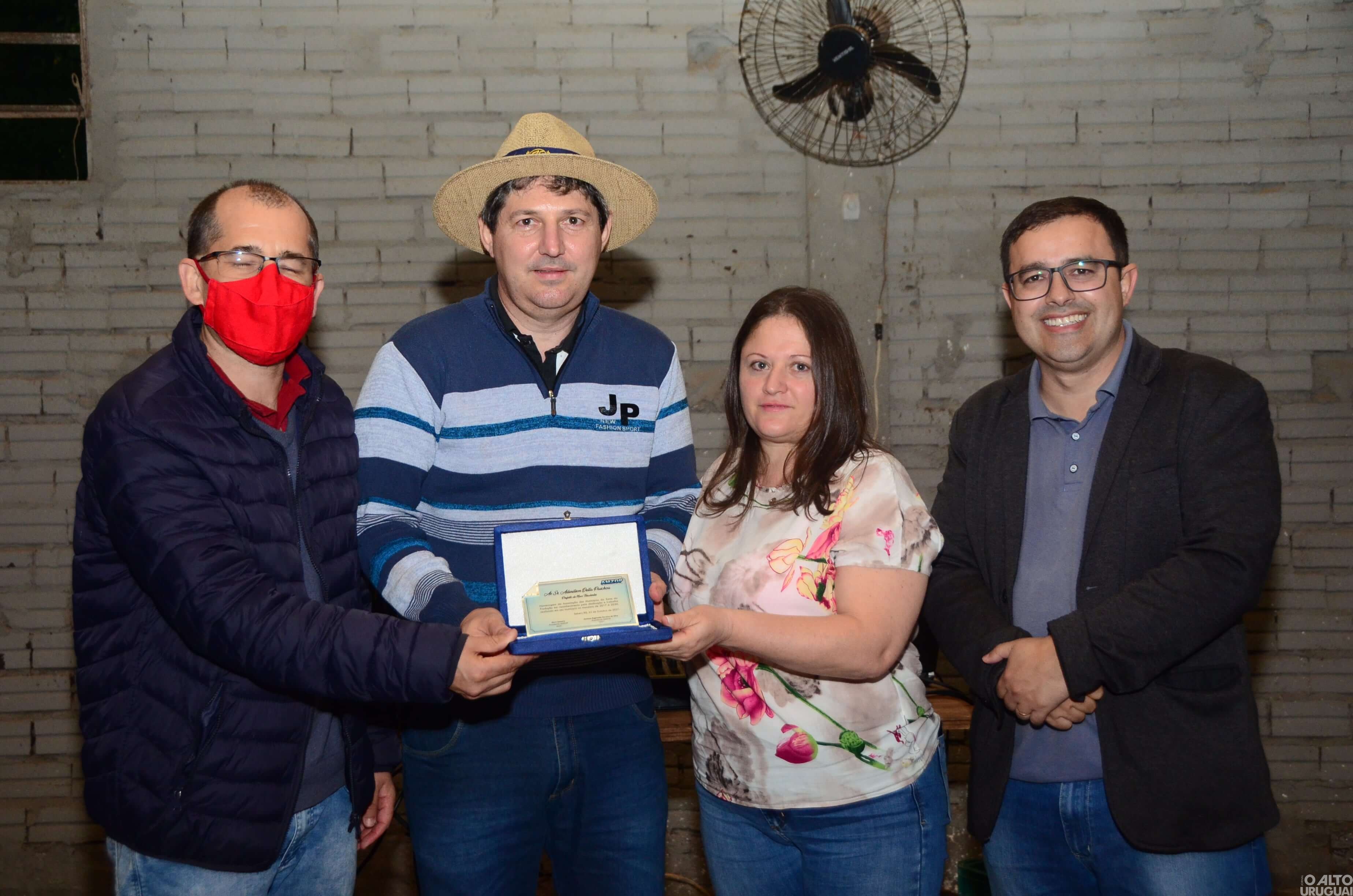 Gestores municipais recebem homenagem da Amzop