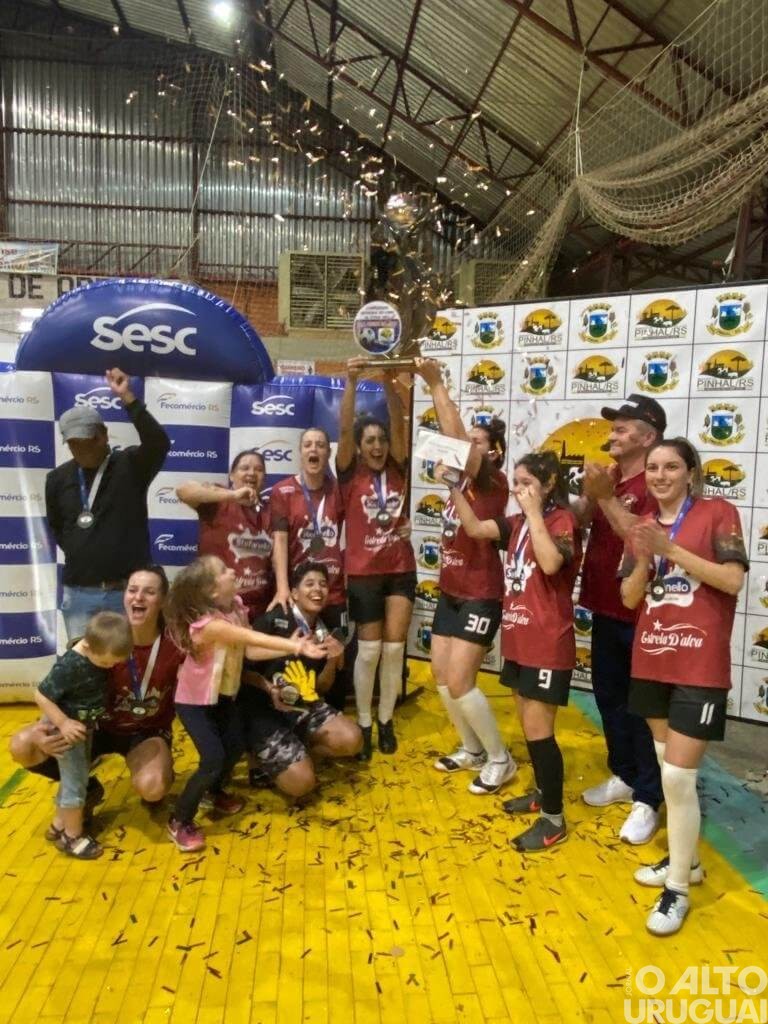 Pinhal conhece seus campeões no futsal 