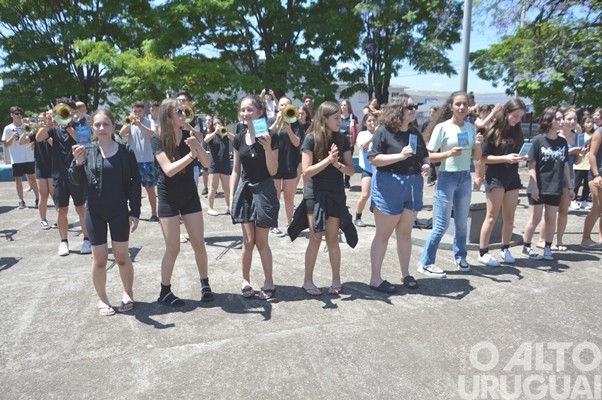 Bandas da Escola Cardeal Roncalli conquistam cinco títulos de campeãs e três de vice-campeãs em SC