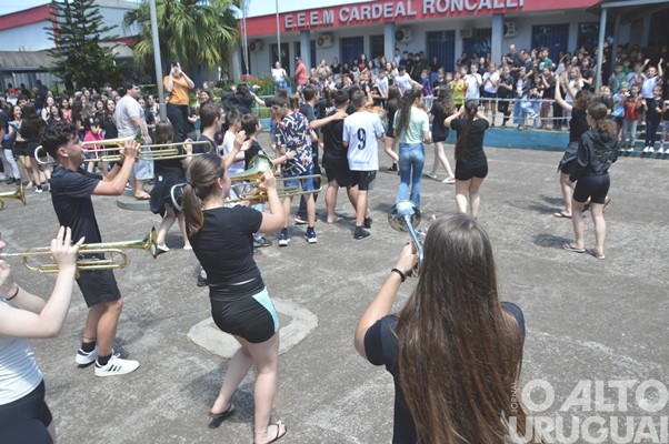 Bandas da Escola Cardeal Roncalli conquistam cinco títulos de campeãs e três de vice-campeãs em SC