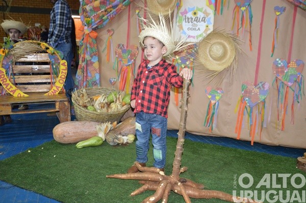 Festa Junina da Escola Irmã Odila Lehnen reúne comunidade em noite de alegria e tradição