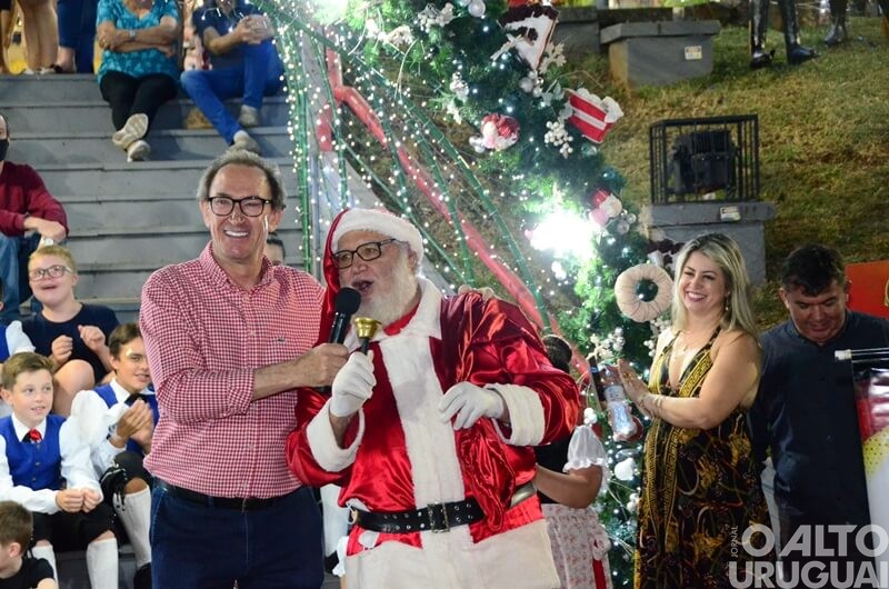 Apresentações do Centro Cultural 25 de Julho marcam noite do Frederico em Luz