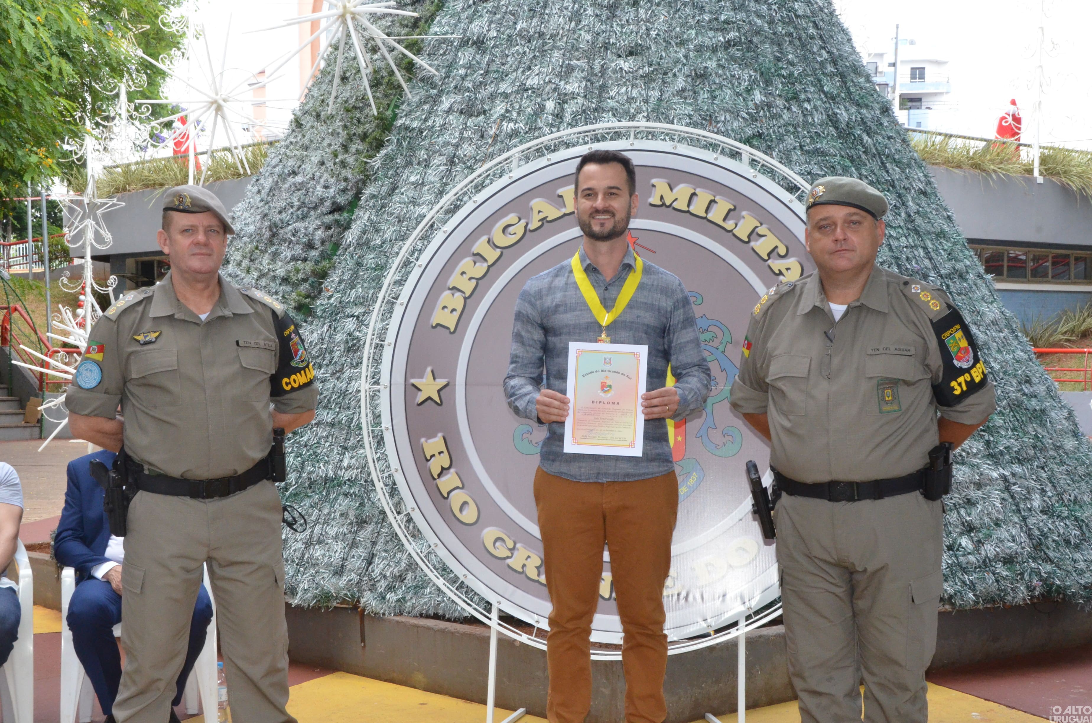 37º BPM realiza cerimônia de entrega de comendas a homenageados