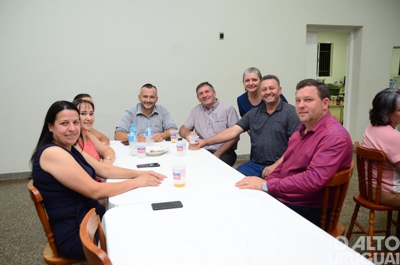 Lideranças de vários municípios prestigiam abertura da 1ª Feira Regional das Agroindústrias