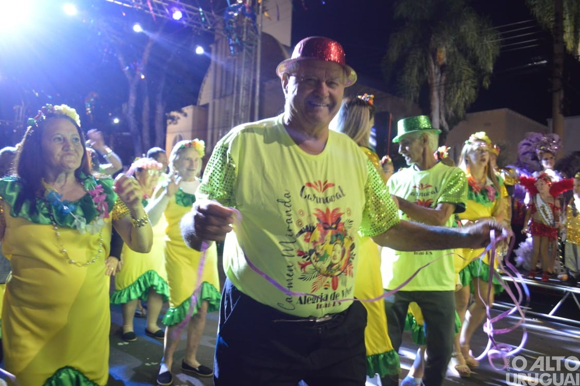 Desfile de rua do Carnaval Regional de Iraí reúne grande público