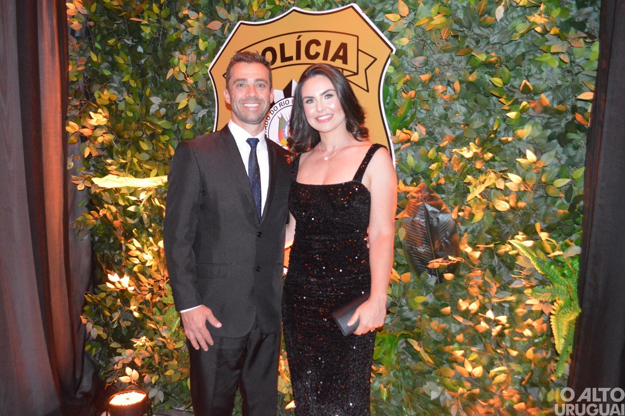 Baile Golden Night da 14ª DRPI homenageia parceiros da Polícia Civil na região