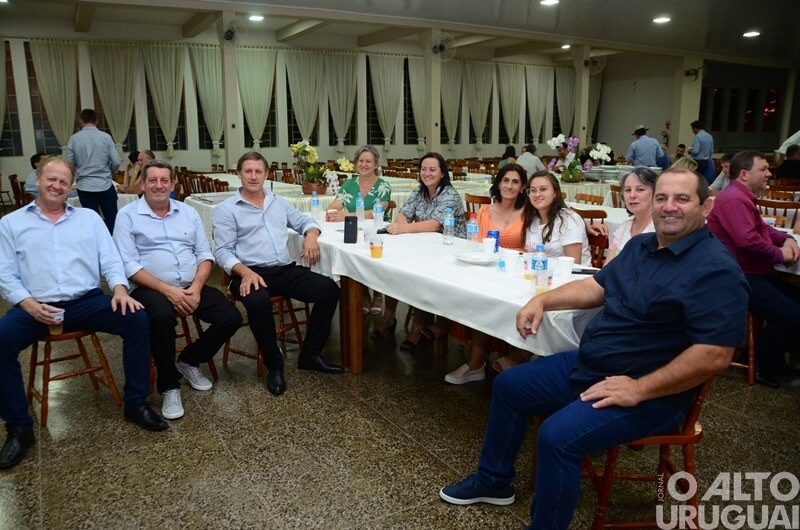 Lideranças de vários municípios prestigiam abertura da 1ª Feira Regional das Agroindústrias