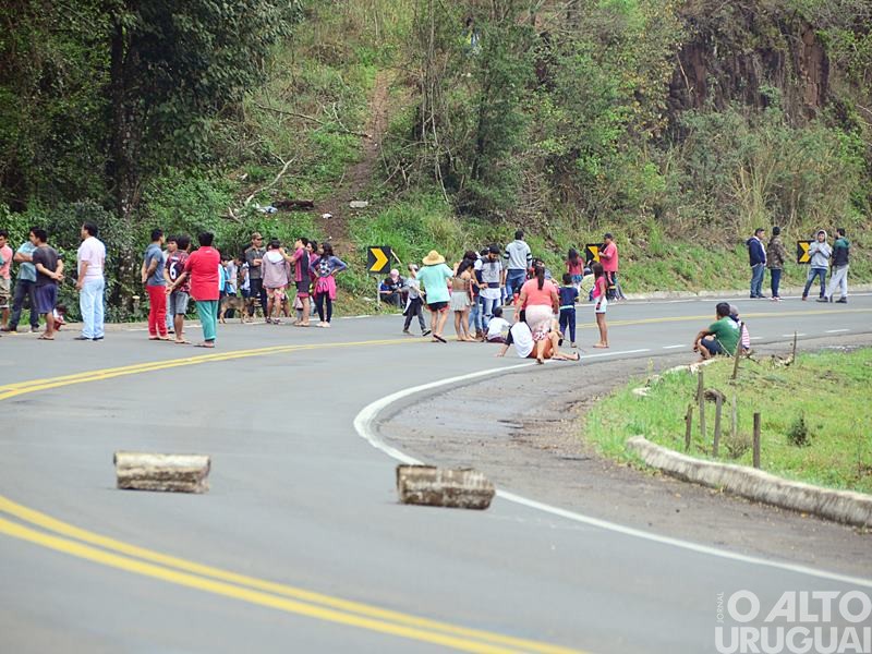 Indígenas voltam a bloquear trânsito na BR-386 em Iraí