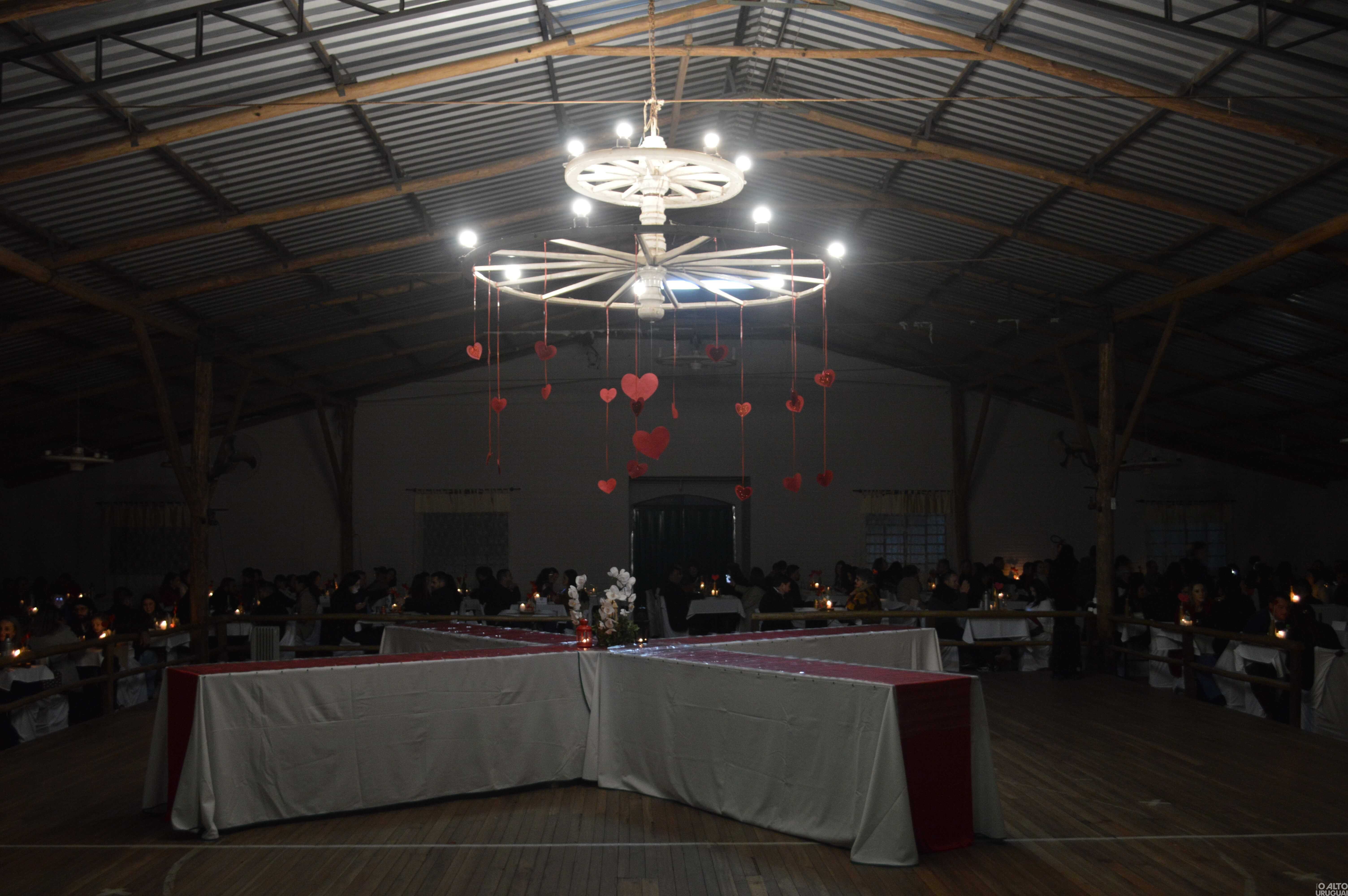 Noite do Galanteio reúne casais no CTG Rodeio da Querência