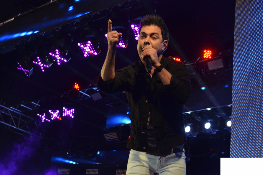 Zezé Di Camargo e Luciano animam público na segunda noite da Expofred 2022