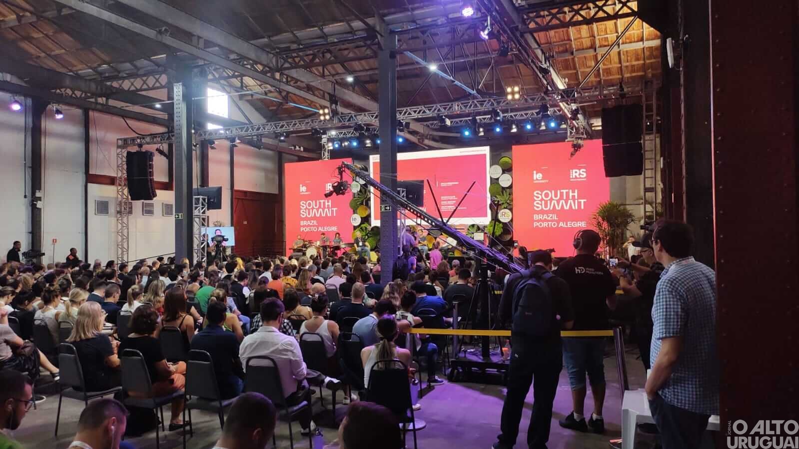 Grupo de profissionais de FW participa do South Summit 2023