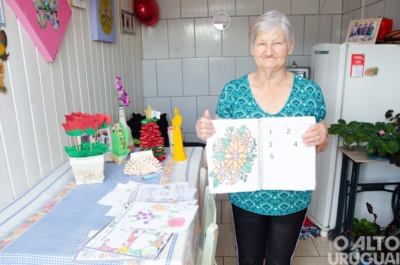 Pinhal: aluna de 86 anos dá exemplo de superação