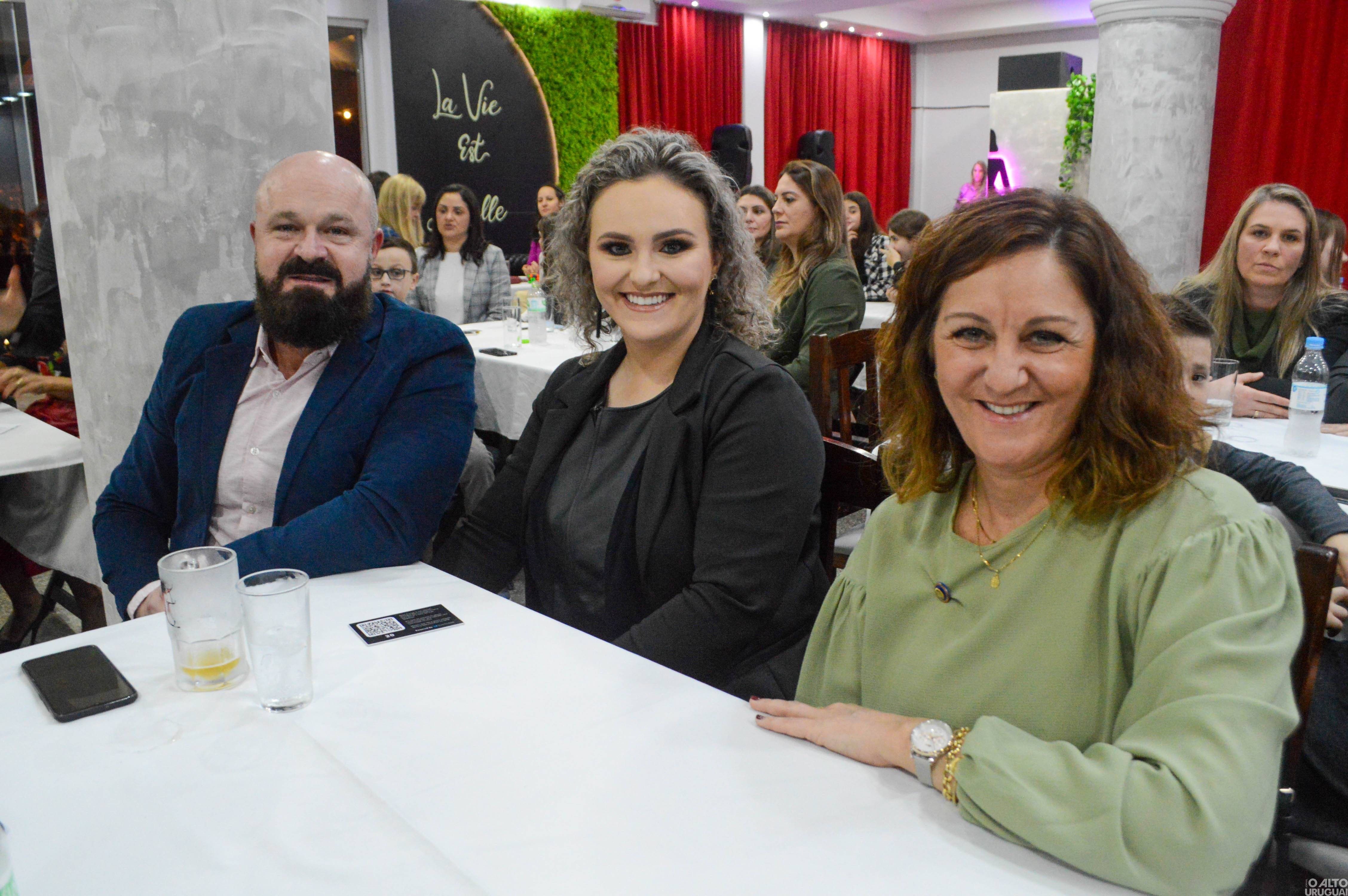 Novas diretorias dos Rotarys tomam posse em FW