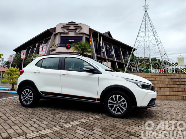 Administração de Pinhal adquire veículo para a Assistência Social