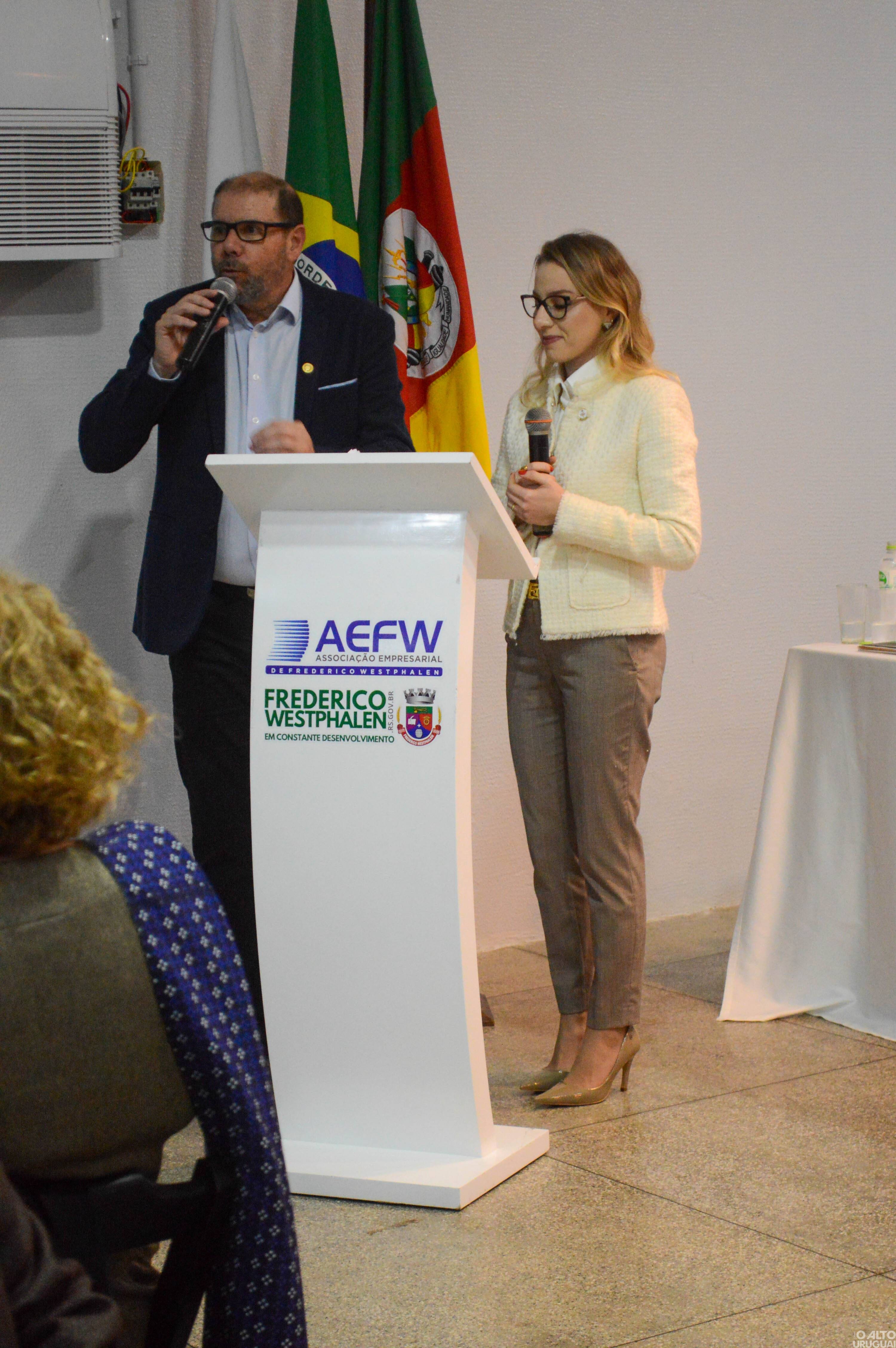 Novas diretorias dos Rotarys tomam posse em FW