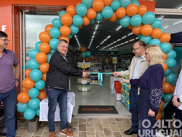 Inaugurada Farmácias Associadas Cruz Azul em Ametista do Sul