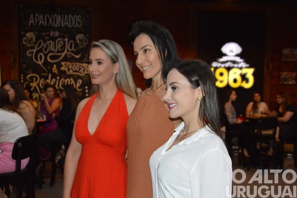 Divina Femme celebra nove anos com evento beneficente