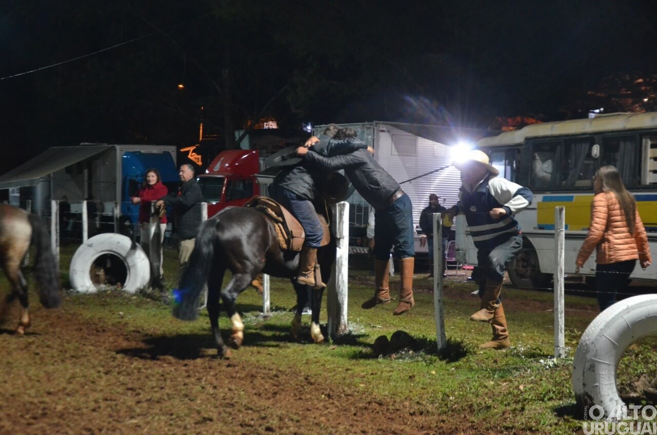 Oração da Ave-Maria marca abertura oficial do Rodeio Crioulo de FW