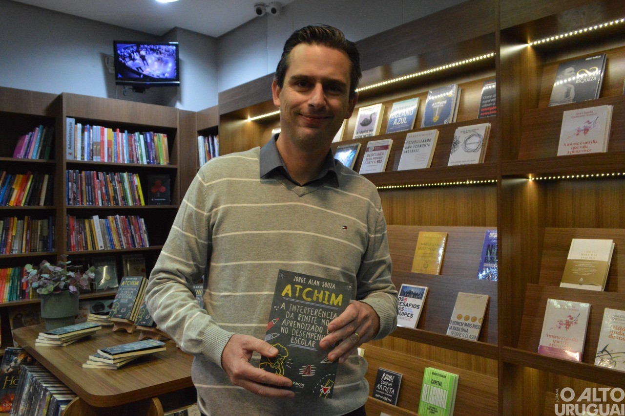 Médico Jorge Alan Souza recebe convidados para lançamento de seu livro