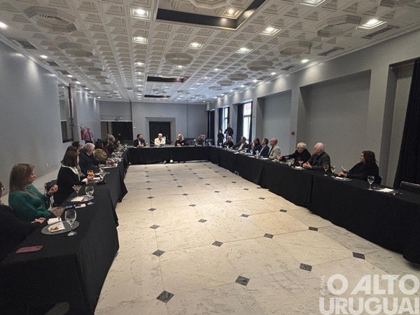 Encontro entre ADI Multimídia e Cremers debate aproximação entre as entidades