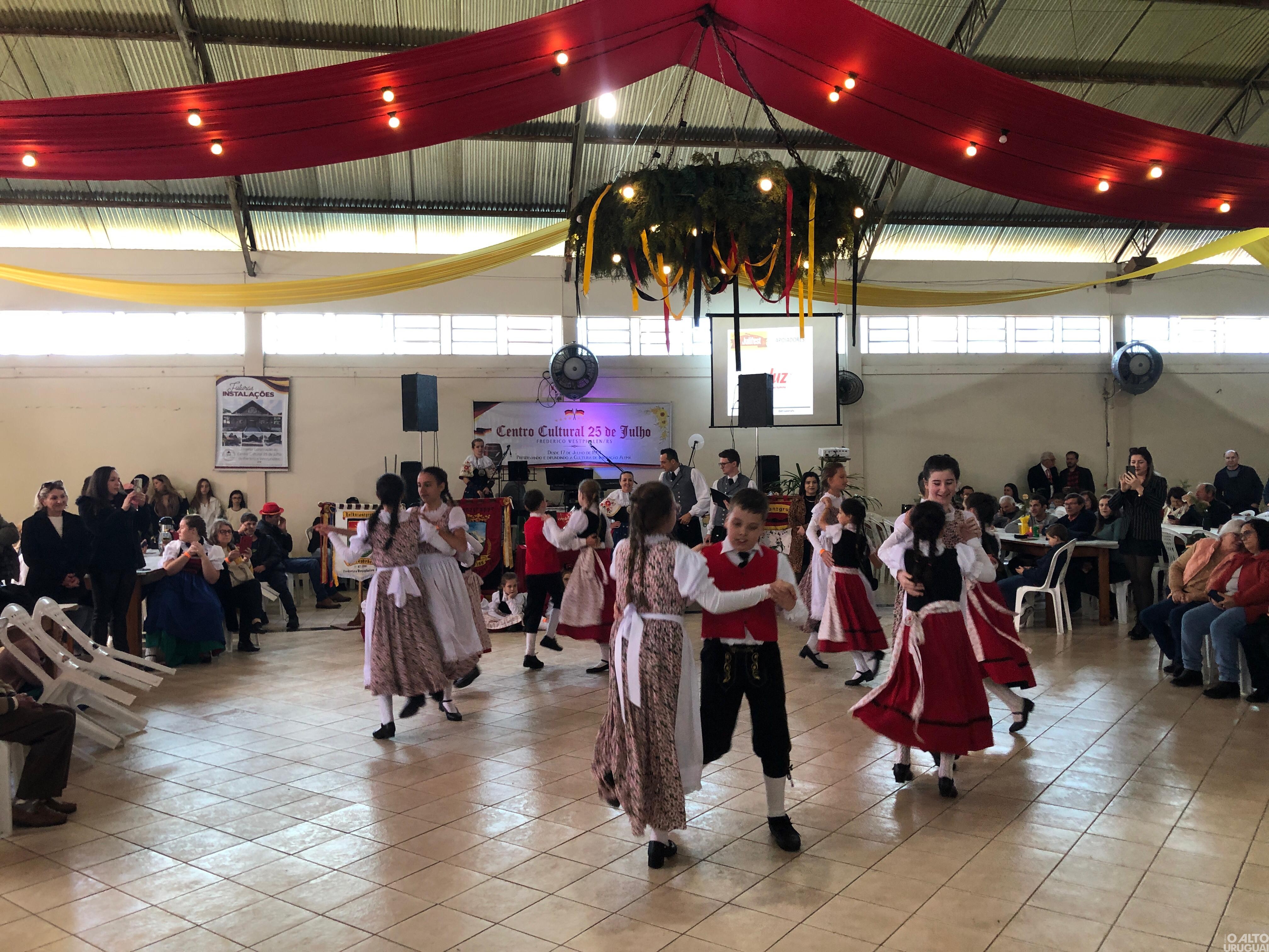 34ª Julifest anima domingo com cultura alemã em FW