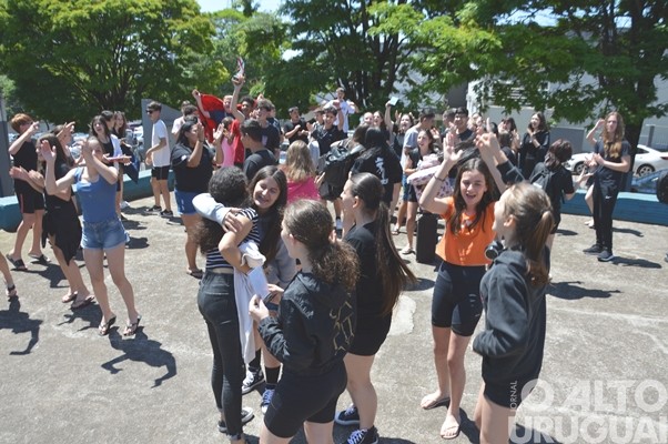 Bandas da Escola Cardeal Roncalli conquistam cinco títulos de campeãs e três de vice-campeãs em SC