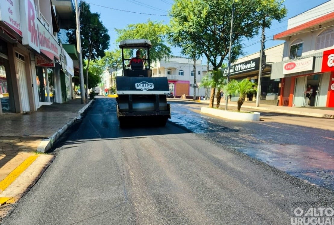 Administração de Rodeio Bonito executa obras de pavimentação asfáltica