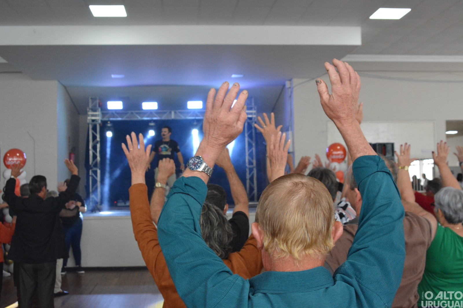 Comemoração ao Dia do Idoso reúne 17 grupos em FW