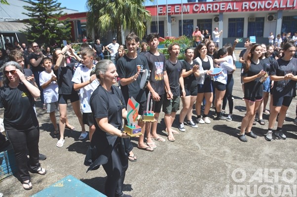 Bandas da Escola Cardeal Roncalli conquistam cinco títulos de campeãs e três de vice-campeãs em SC