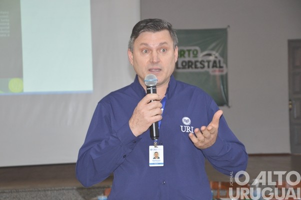 Evento realizado pela Creluz em Pinhal marca o Dia da Árvore