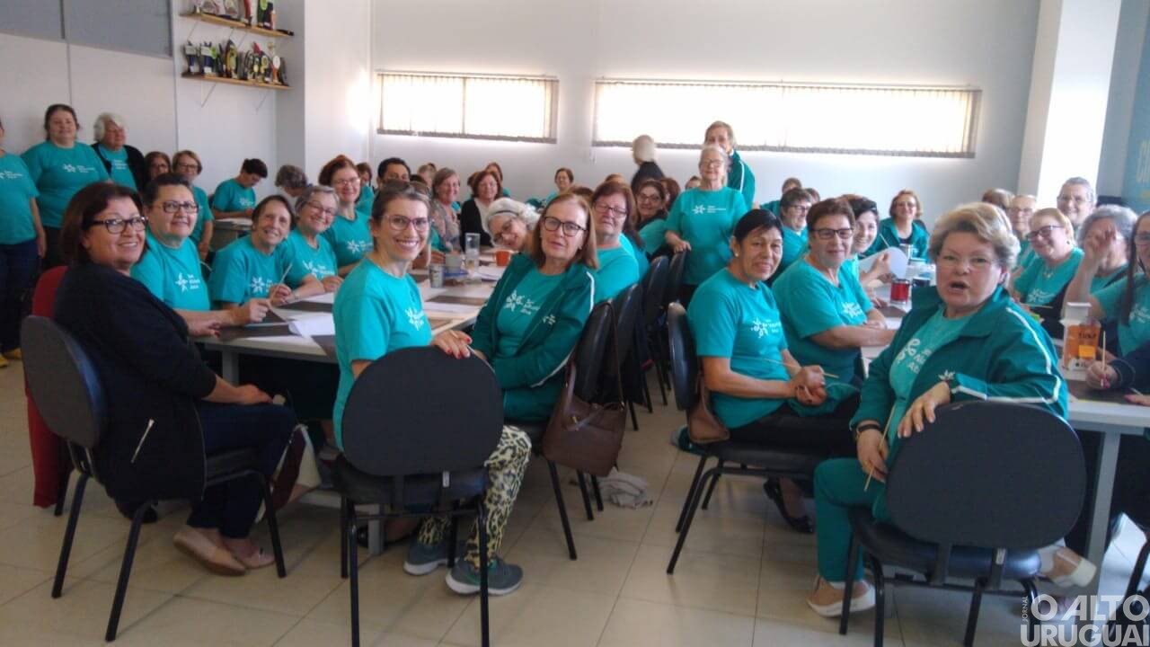 Sesc Maturidade Ativa comemora 15 anos com jantar-baile