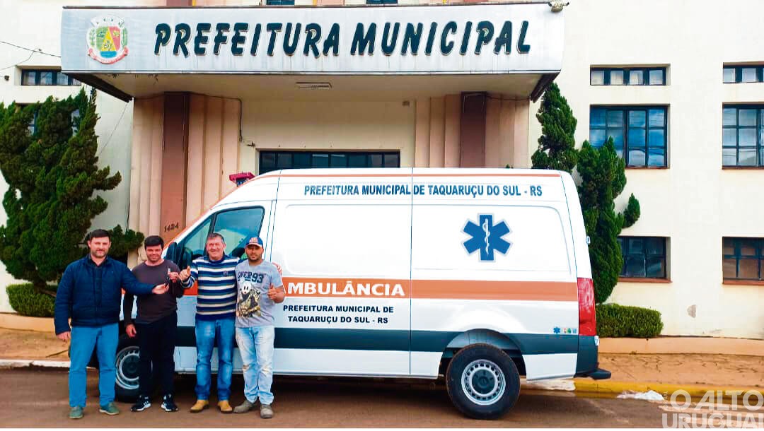 Executivo de Taquaruçu do Sul entrega nova ambulância para a Saúde