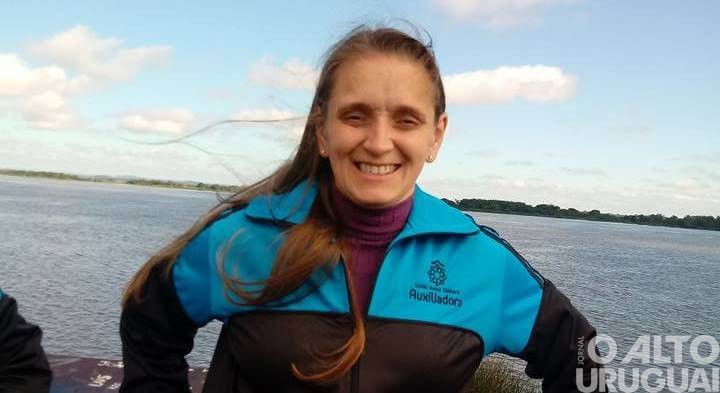 Um sorriso que rompe o silêncio