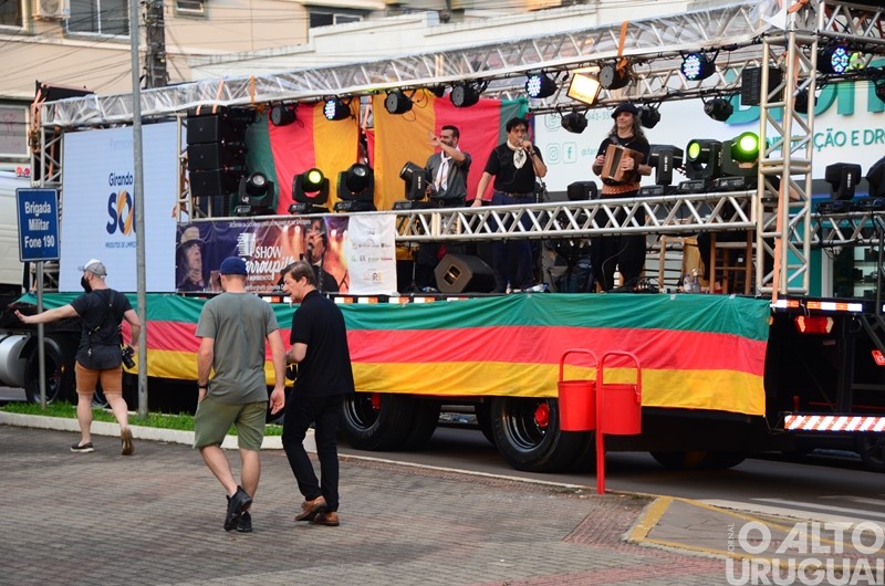 Renato Borghetti e Daniel Torres apresentam show farroupilha em FW