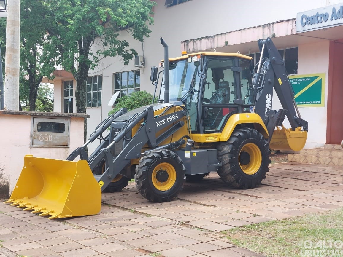 Planalto recebe dois maquinários com recursos próprios